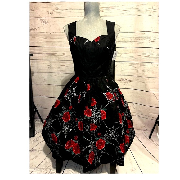 Brand new roses and web dress - Picture 1 of 3